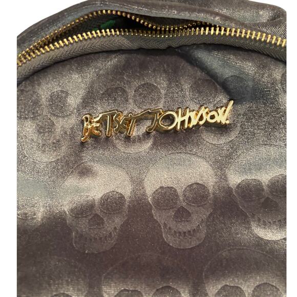 Betsy Johnson Gray Velvet Skull Backpack, EUC - Picture 5 of 7